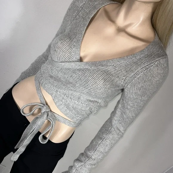 Theory Cashmere Blend Sweater - Picture 3 of 7